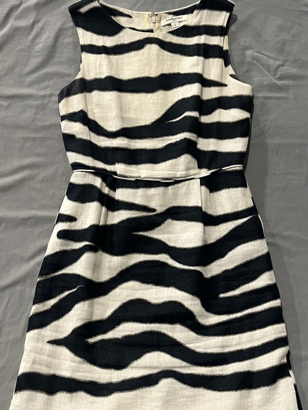 Banana Republic Black and White Patterned Mini Dress Size 2